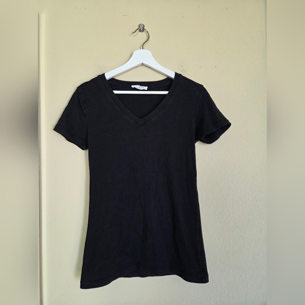 Zenana Black V Neck Short Sleeve Tee Shirt